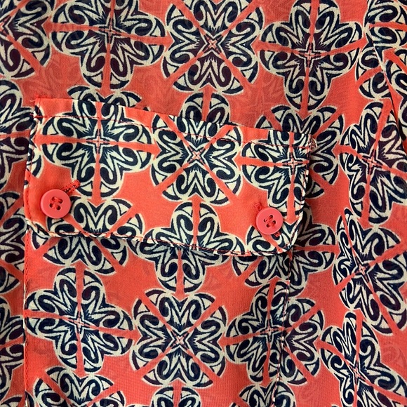 Lovely navy and rose colored blouse with button detailing and roll sleeves. - Picture 3 of 8